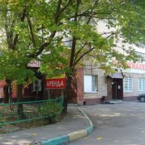 Вид от метро или ближайшей остановки Жилое здание «г Москва, Дубки ул., 2»